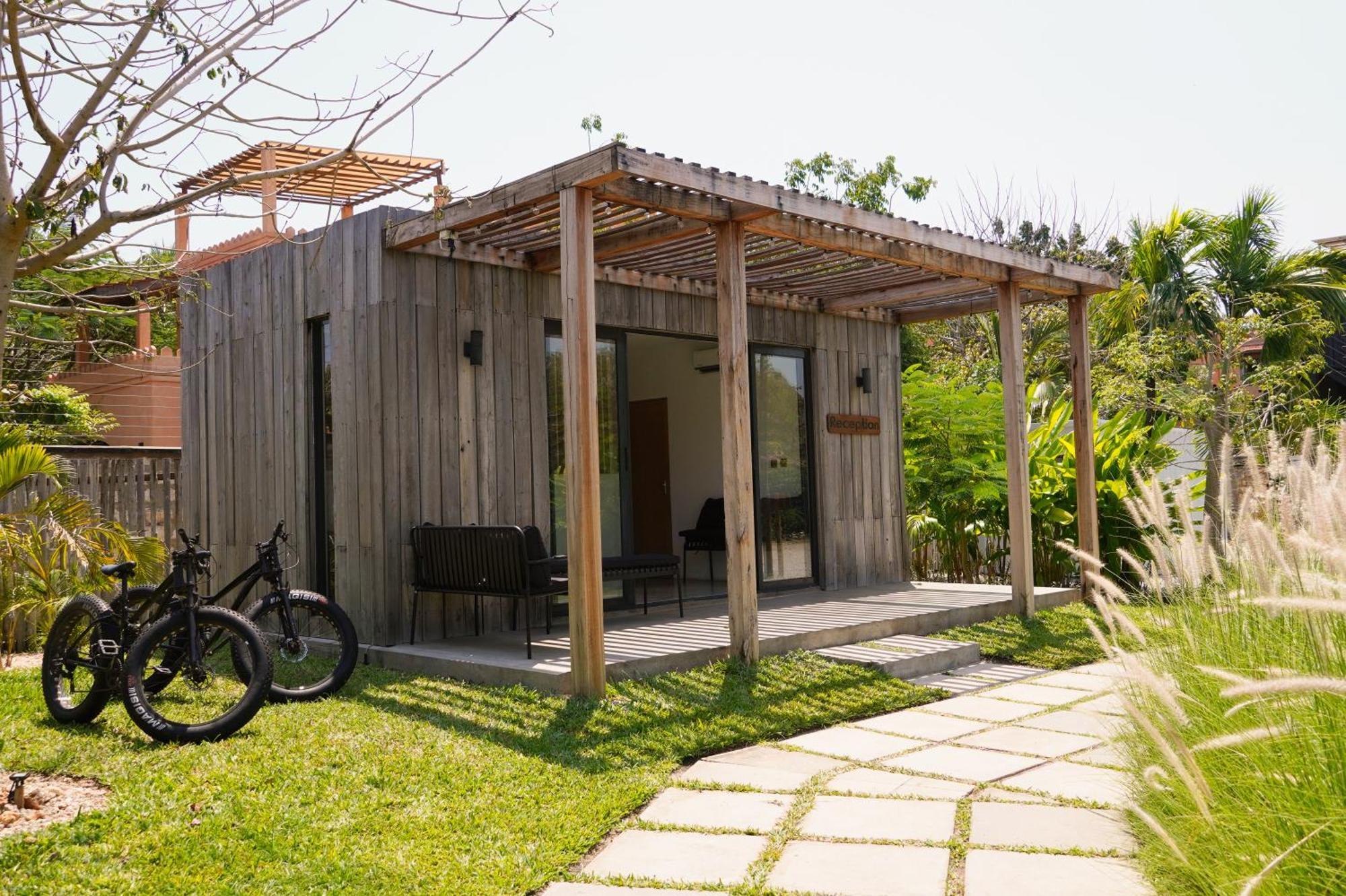 Lalagalu - Beachfront Ecocabins เดียนีบีช ภายนอก รูปภาพ